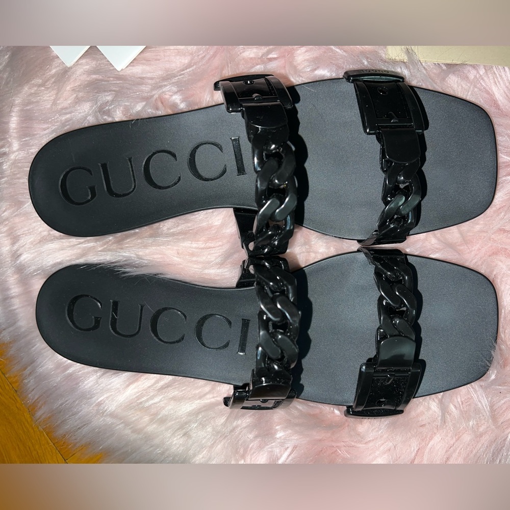 GUCCI Women's rubber slide sandal - LIKE NEW